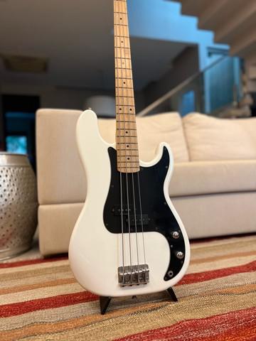 VENDO** Contrabaixo Squier by Fender Precision Bass Syd