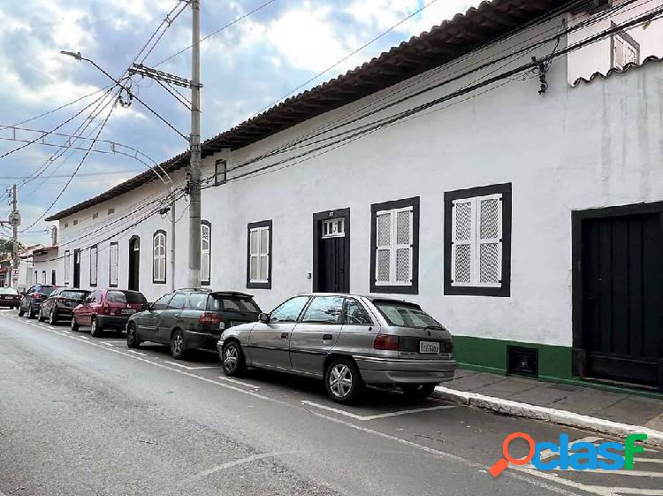 Casarão comercial - centro histórico santana de parnaíba (fachada tombada)