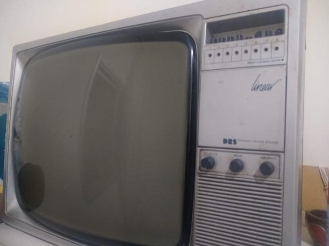 tv antiga vintage com defeito philips