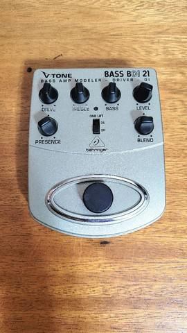 Pedal behringer v-tone bass bdi21