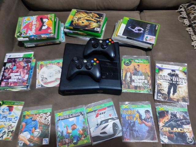 Xbox360 slim destravado 50 jogos 3 controles