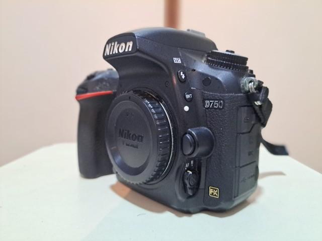 Camera Nikon Full Frame D750