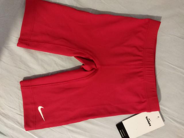 Bermuda Nike, ideal para esportes aquáticos., NOVA..Tam P