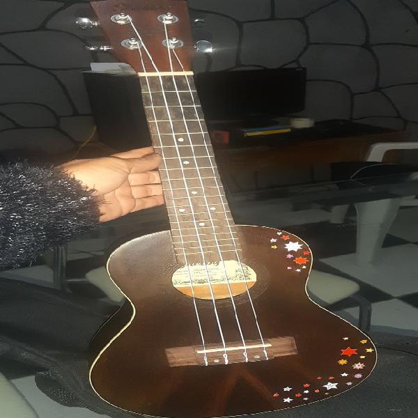 Ukulele concerto elétrico SHELBY