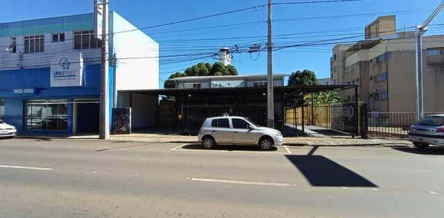 VENDE-SE OU ALUGA BARRAÇÃO COMERCIAL NO CENTRO - MGF