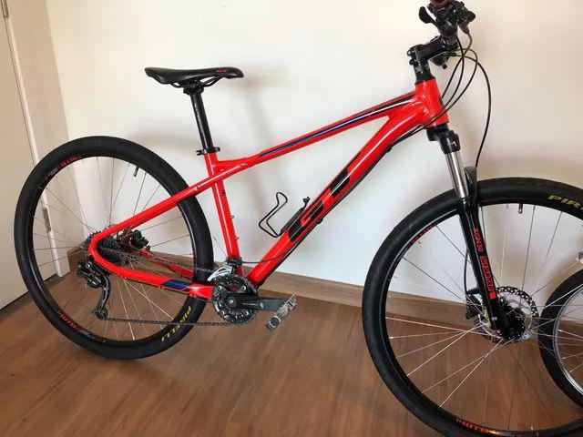 Bicicleta Gt aro 29 freios hidráulicos shimano