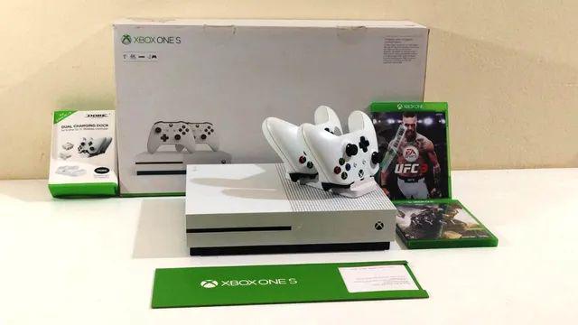 Xbox One S 1TB 4K / 2 Controles Original c/ bateria e