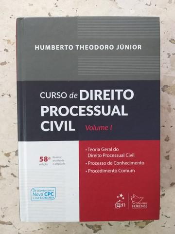 Livros de direito civil, constitucional e administrativo