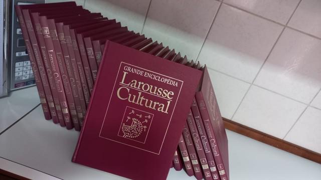 Enciclopédia Larousse completo