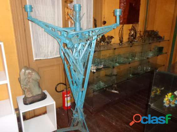 Escultura de ferro luminária decorativo com três lâmpadas