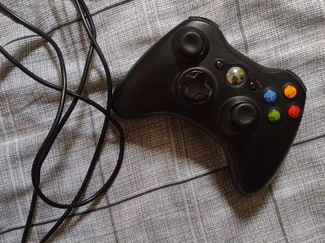 Console xbox 360 (bloqueado) + controle (recondicionado)