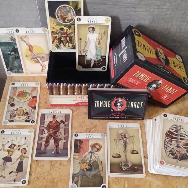 Tarô tarot decorativo zumbi zombie vintage retrô.