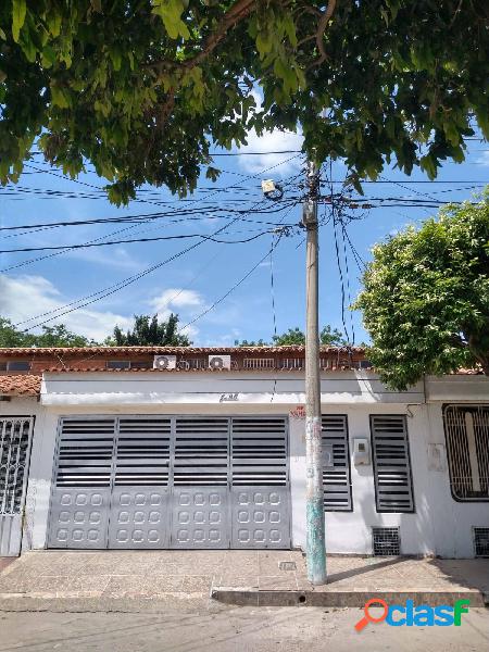 CASA EN PRADOS NORTE CERCA A UNICENTRO 1