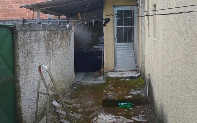 Uma casa principal,mais4 kitnet, garagem piscina quintal com