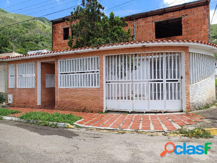 Casa de esquina en venta en Lomas de La Esmeralda. 1