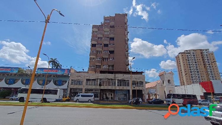 EN VENTA LOCAL COMERCIAL EN LA AV BOLIVAR NORTE DE VALENCIA. 1