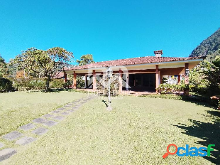 Linda Casa Linear em Condomínio no Comary 2