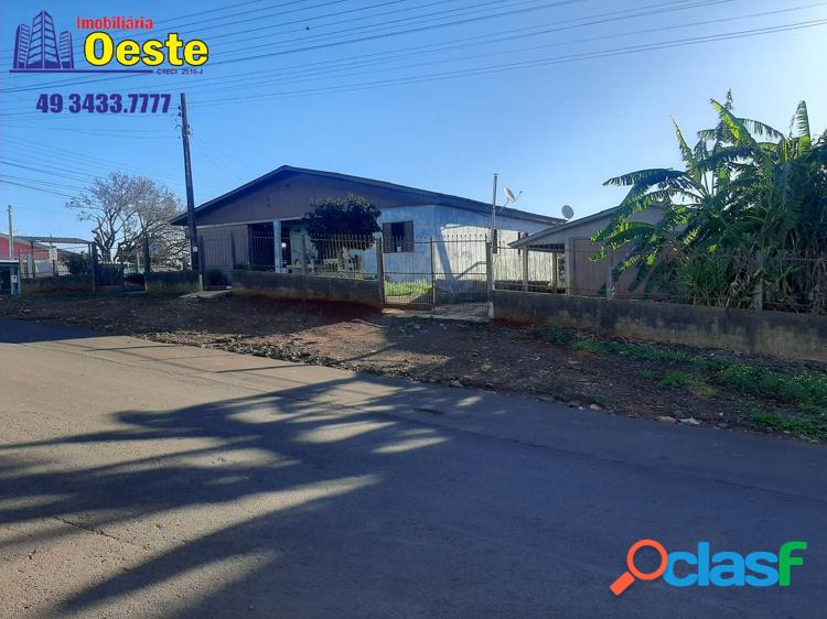 Duas casas em alvenaria, e terreno de esquina com 1.154m2