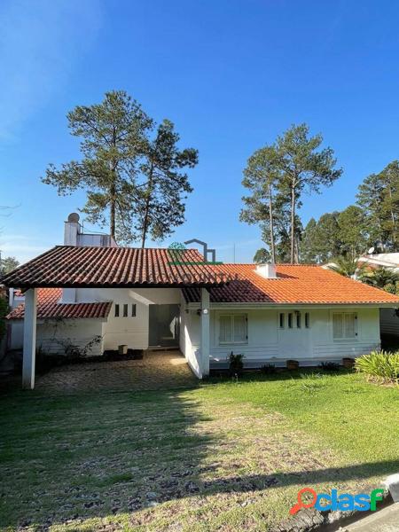 Casa térrea com mezanino em condomínio fechado no km 23 da rt