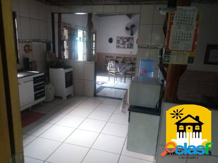 Chácara com 12.600m². 5