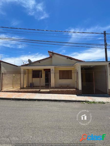 Vila Maria, casa bem loclizada em ampla