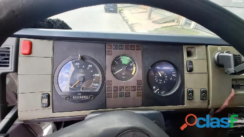 Mercedes Benz 710 Baú 6
